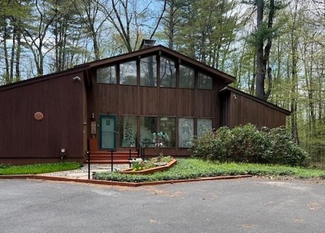 Property at 17 Juniper Ln, Amherst, MA 01002, 4 beds, 3 baths