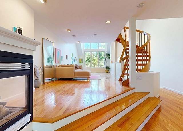 Property at 19 Deer Path #19, Hudson, MA 01749, 2 beds, 2.5 baths