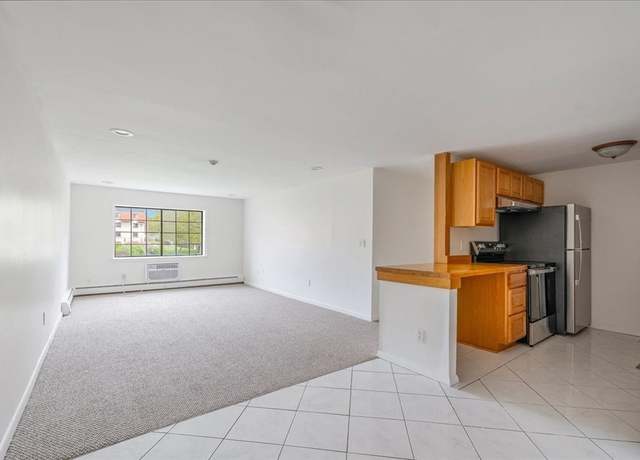 Property at 135 Grove St #120, Rockland, MA 02370, 2 beds, 1 bath