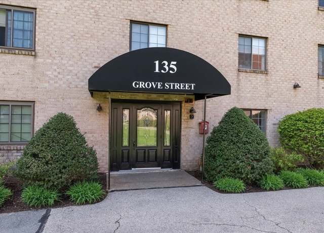 Property at 135 Grove St #120, Rockland, MA 02370, 2 beds, 1 bath