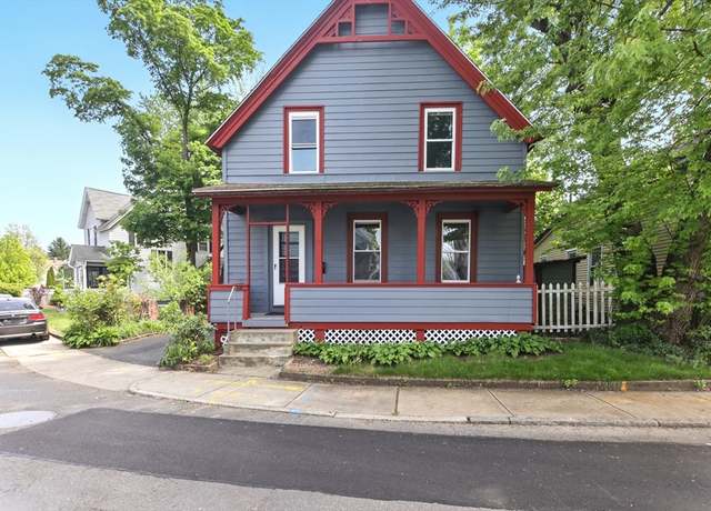 Property at 17 Manhattan St, Springfield, MA 01109, 3 beds, 1 bath