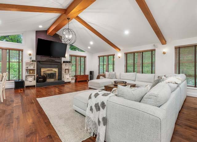 Property at 4 Rockwood Ln, Londonderry, NH 03053, 5 beds, 3.5 baths