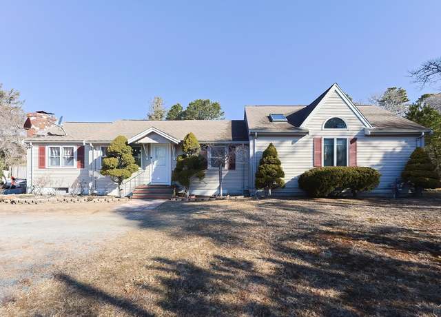 Property at 1046 Queen Anne Rd, Harwich, MA 02645, 3 beds, 2.5 baths