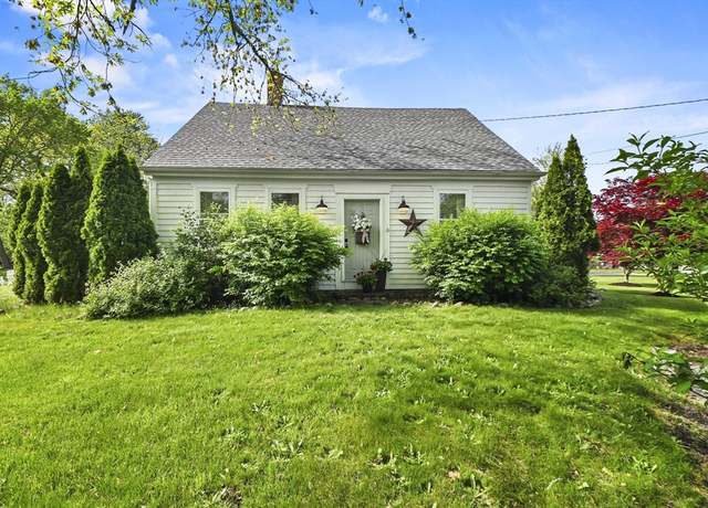 Property at 581 Middle Rd, Acushnet, MA 02743, 4 beds, 2 baths