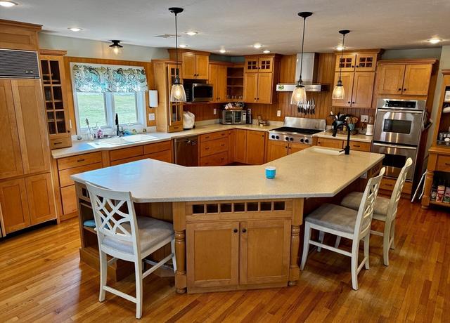 Property at 74 Fiske Hill Rd, Sturbridge, MA 01566, 3 beds, 2.5 baths