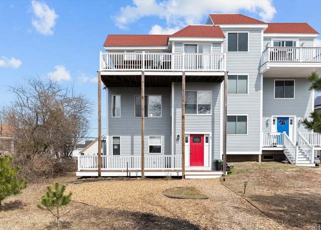 Property at 5 59th St #5, Newburyport, MA 01950, 3 beds, 2.5 baths