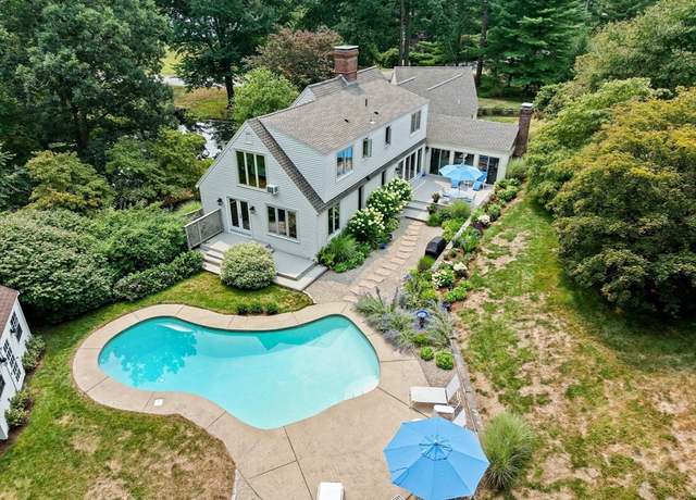 Property at 33 Herring Weir Rd, Duxbury, MA 02332, 4 beds, 4 baths