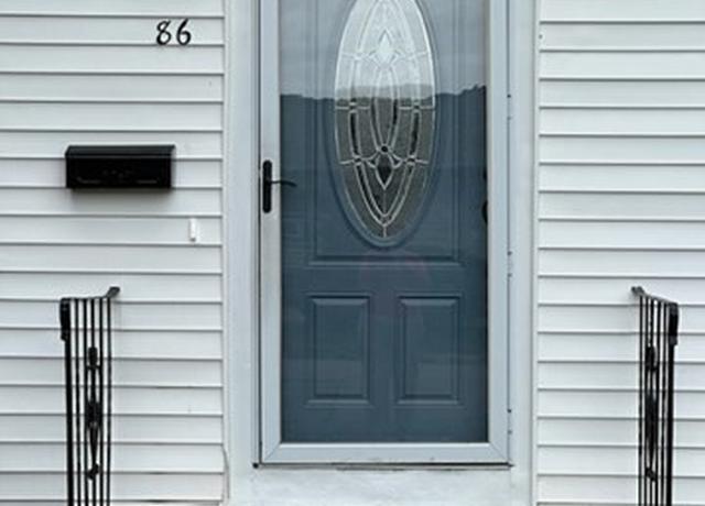 Property at 86 Seabrook Rd, Barnstable, MA 02601, 3 beds, 2 baths
