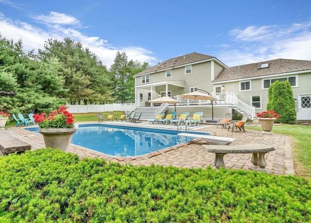 Property at 72 Rinnock Rd, Fitchburg, MA 01420, 5 beds, 3 baths