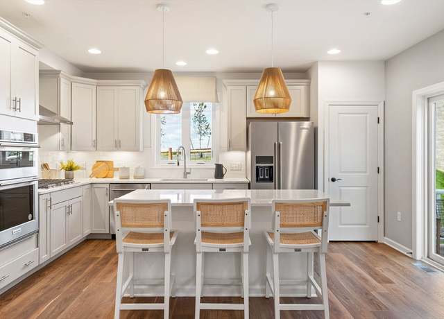 Property at 13 Winslow Ln #1, Grafton, MA 01536, 3 beds, 2.5 baths