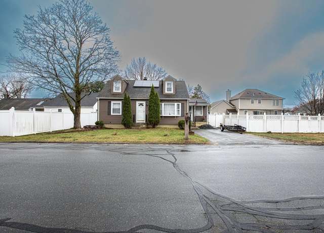 Property at 10 Albermarle St, Methuen, MA 01844, 3 beds, 1 bath