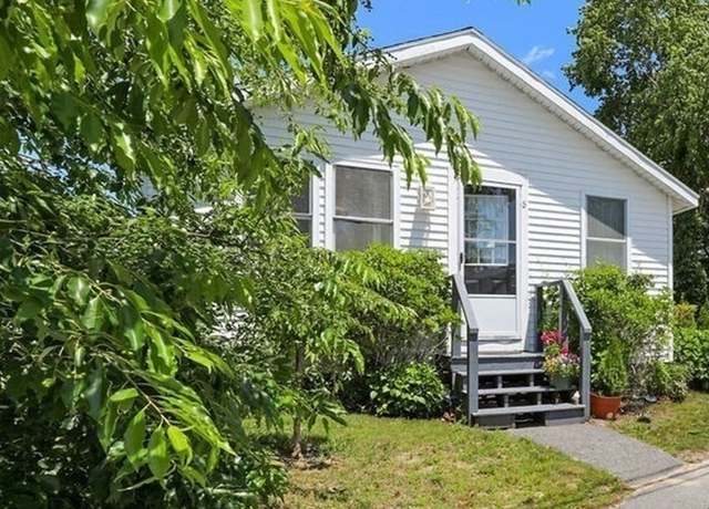 Property at 8 Woodland Cir, Wareham, MA 02571, 2 beds, 1 bath