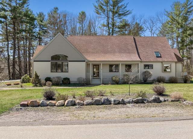 Property at 3 Christopher Ln, Hanson, MA 02341, 2 beds, 2.5 baths