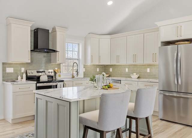 Property at 21 Davis Rd, Westminster, MA 01473, 4 beds, 3 baths
