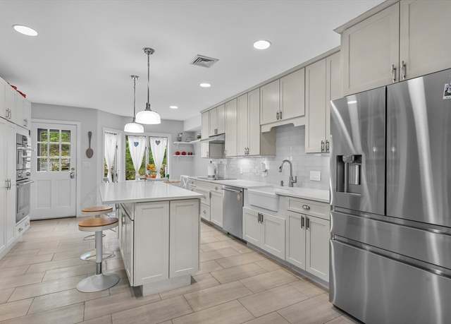 Property at 4 Benjamin Pl #4, Brookline, MA 02467, 3 beds, 2.5 baths