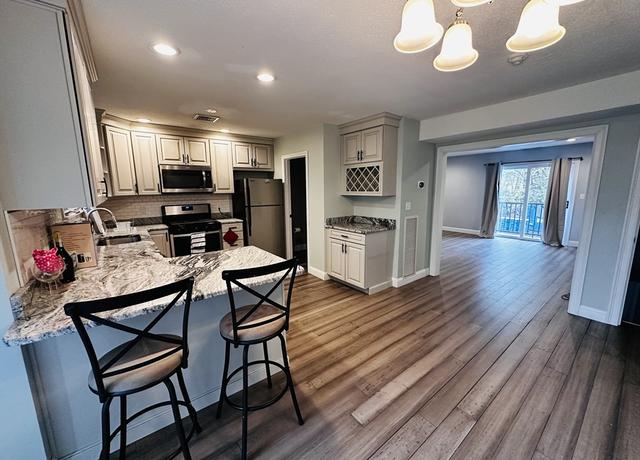 Property at 275 Donohue Rd #5, Dracut, MA 01826, 2 beds, 1.5 baths