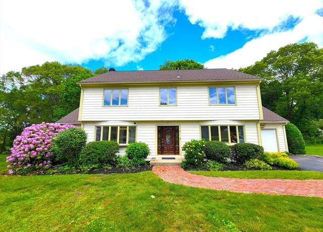 Property at 3 Overlook Dr, Chelmsford, MA 01824, 4 beds, 2.5 baths