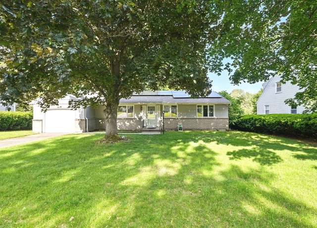 Property at 22 Crestview Dr, West Springfield, MA 01089, 3 beds, 2.5 baths