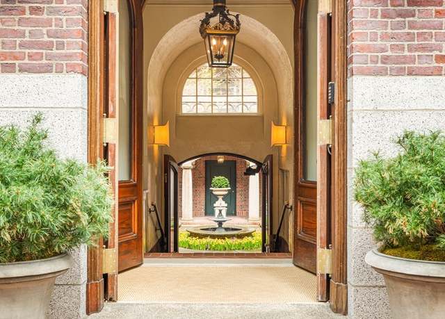 Property at 101 Chestnut St Unit E, Boston, MA 02108, 3 beds, 3 baths