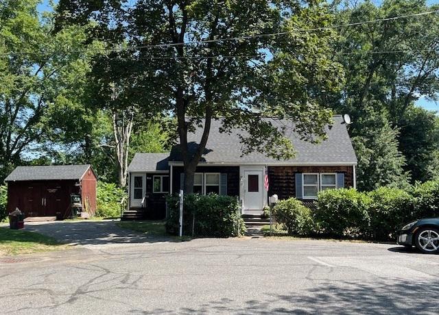 Property at 37 Eames St, North Reading, MA 01864, 4 beds, 1 bath