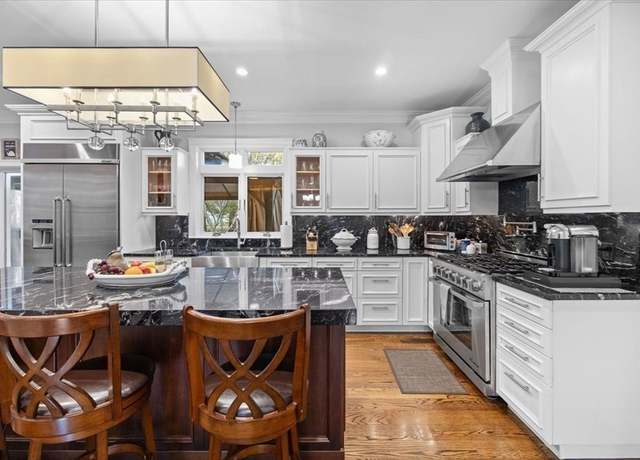 Property at 42 Spinnaker Dr, Mashpee, MA 02649, 4 beds, 3.5 baths