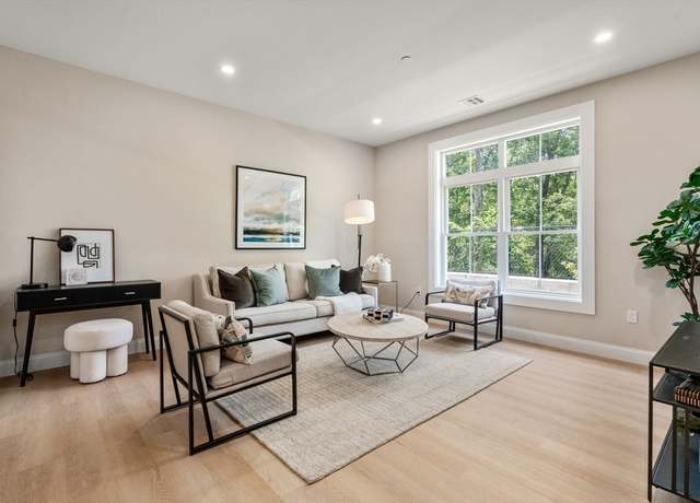 Property at 7 Cross St #205, Wilmington, MA 01887, 1 bed, 1 bath