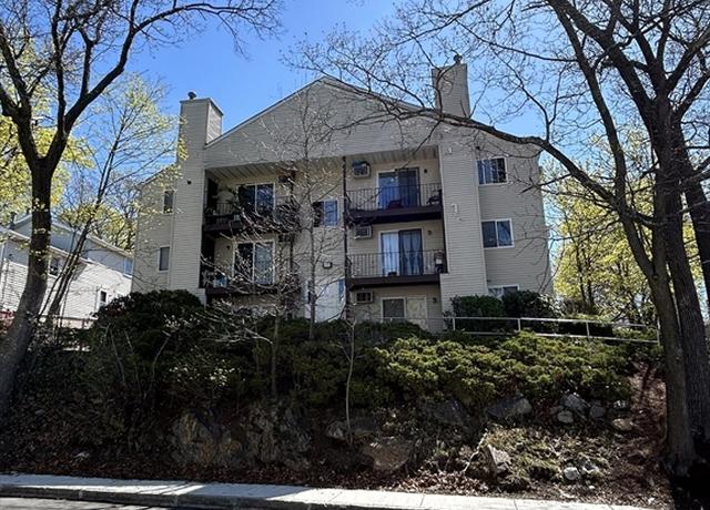 Property at 210 Smith St #9, Lowell, MA 01851, 2 beds, 1 bath