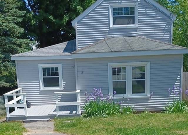 Property at 40 Clancy St, Swansea, MA 02777, 3 beds, 1.5 baths