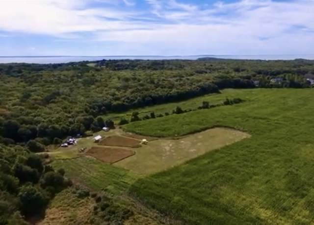 Property at 482 Smith Neck Rd, Dartmouth, MA 02748, 7 beds, 3.5 baths