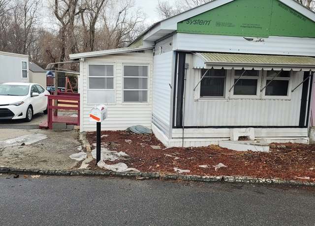 Property at 261 Newbury Unit 82c, Peabody, MA 01960, 3 beds, 1 bath