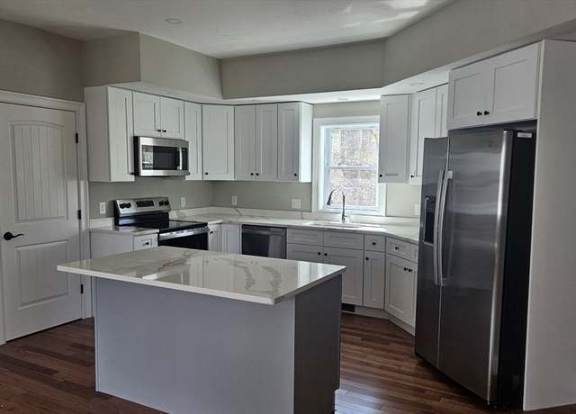 Property at 04 Aurora St, Worcester, MA 01607, 3 beds, 2.5 baths