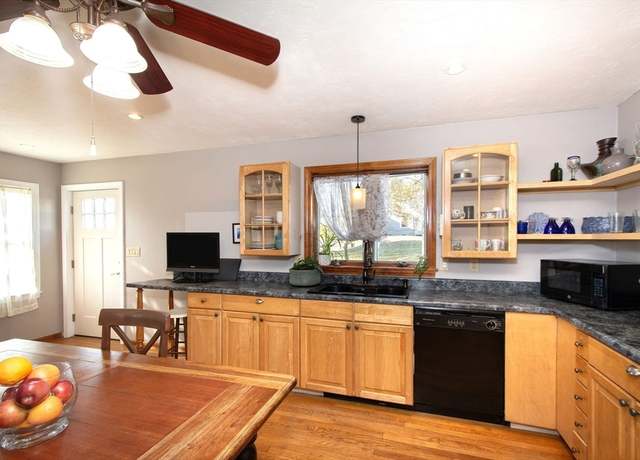 Property at 17 Whitehead Ave, Hull, MA 02045, 4 beds, 3 baths