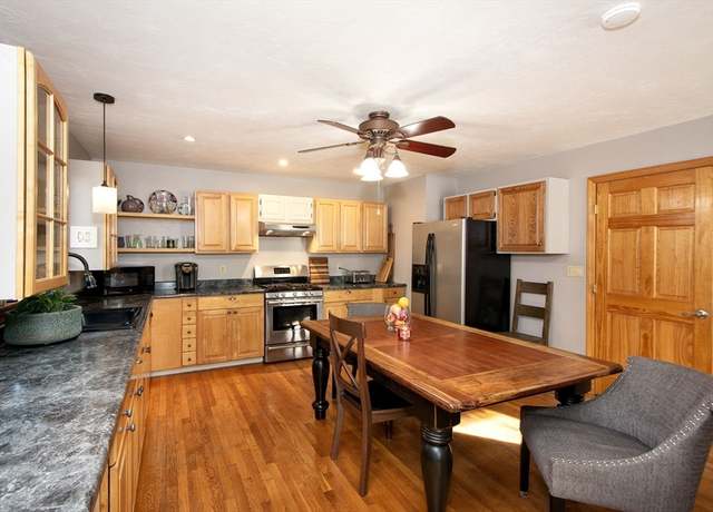 Property at 17 Whitehead Ave, Hull, MA 02045, 4 beds, 3 baths
