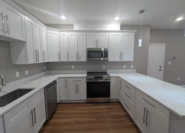 Property at 13 Nahant St Unit 2C, Lynn, MA 01904, 2 beds, 2 baths