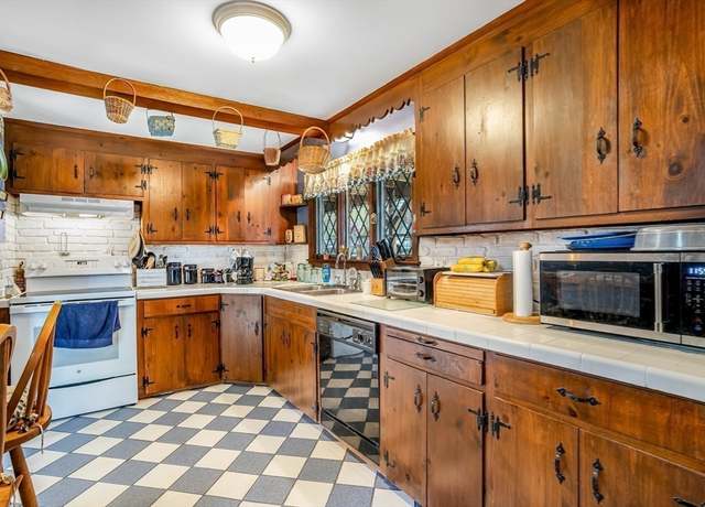 Property at 68 Corey Hill Rd, Ashburnham, MA 01430, 3 beds, 1.5 baths