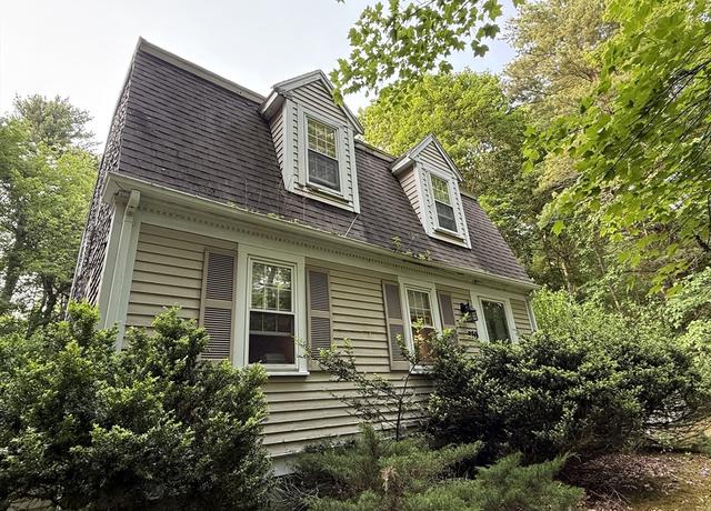 Property at 270 Pine St, Marshfield, MA 02050, 3 beds, 1.5 baths