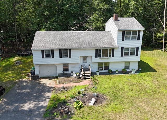 Property at 8 Kim Dr, Nashua, NH 03062, 6 beds, 2.5 baths