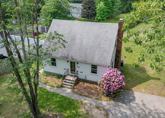 Property at 31-1/2 North St, Methuen, MA 01844, 3 beds, 2.5 baths