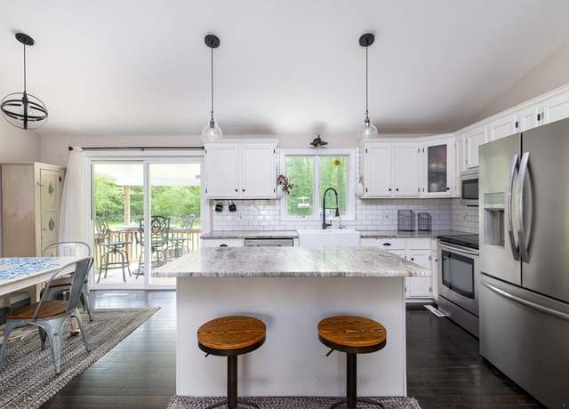 Property at 286 Narrow Ave, Westport, MA 02790, 2 beds, 1 bath