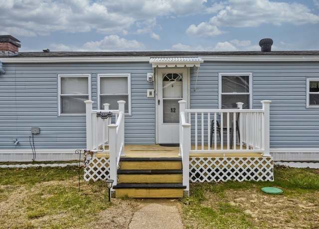 Property at 12 Carol Cir, Westfield, MA 01085, 2 beds, 1.5 baths
