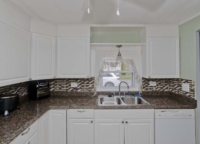 Property at 12 Carol Cir, Westfield, MA 01085, 2 beds, 1.5 baths
