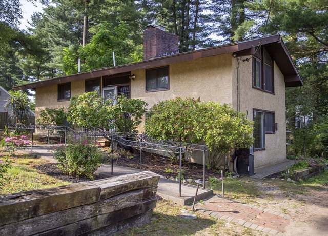 Property at 11 Hutchins Cir, Lynnfield, MA 01940, 3 beds, 2 baths