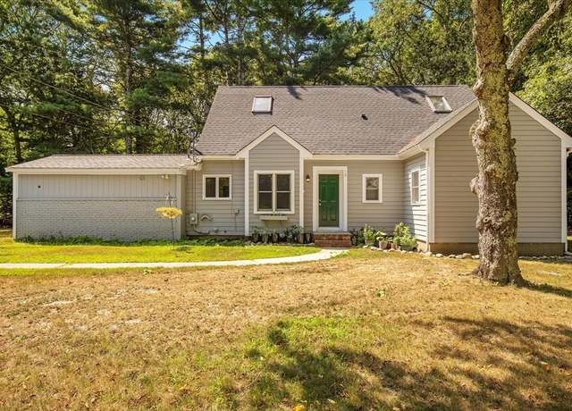 Property at 19 Moniz Way, Falmouth, MA 02536, 3 beds, 2 baths