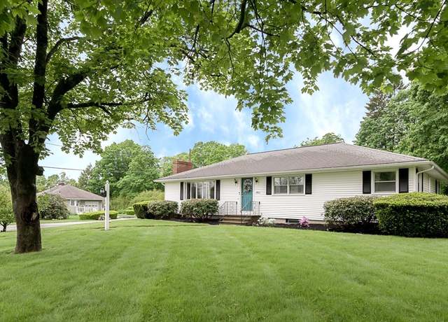 Property at 208B Pakachoag St, Auburn, MA 01501, 3 beds, 1.5 baths