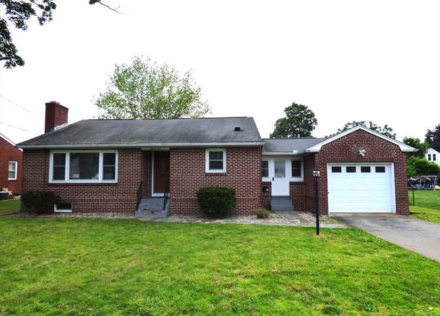 Property at 25 Williams St, Ludlow, MA 01056, 2 beds, 1 bath