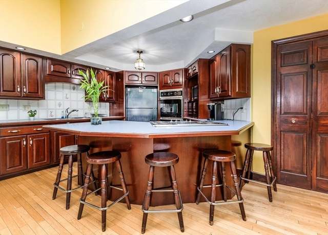 Property at 168 Cottage St, Everett, MA 02149, 4 beds, 1 bath