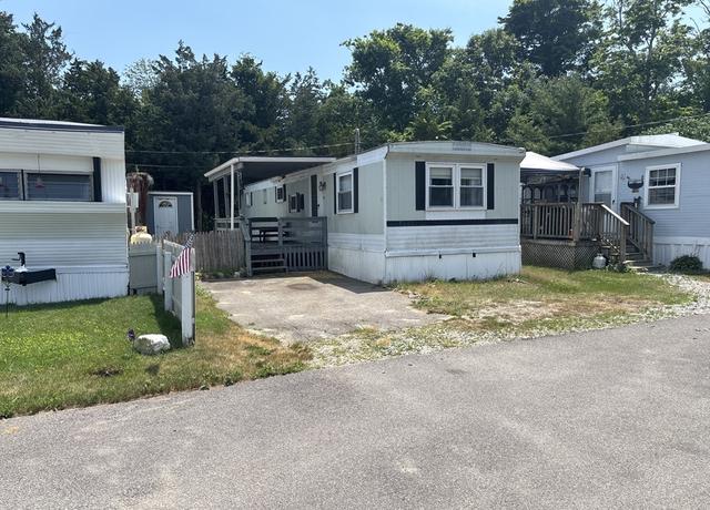 Property at 2 Depot St #5, Wareham, MA 02538, 2 beds, 1 bath