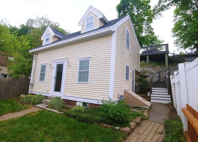 Property at 21 Beacon St, Gloucester, MA 01930, 2 beds, 1.5 baths