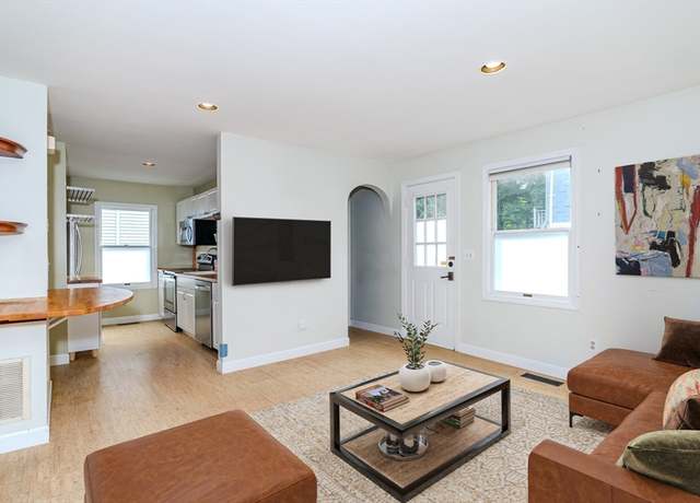 Property at 9 Walnut St Unit B, Northampton, MA 01060, 2 beds, 1 bath