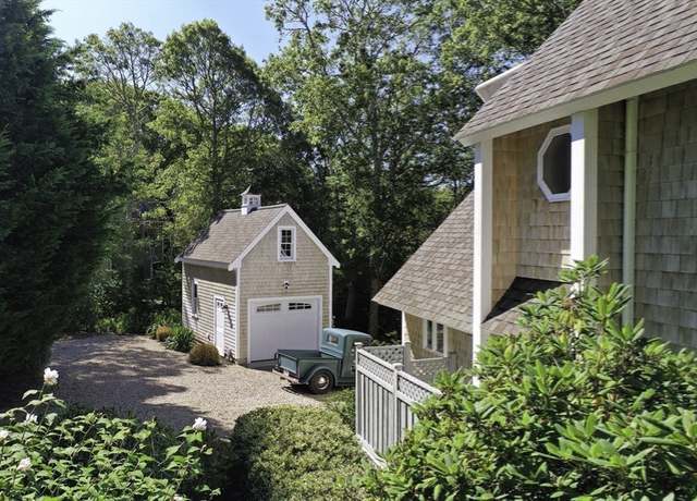 Property at 41 Halyard Ln, Mashpee, MA 02649, 3 beds, 2 baths